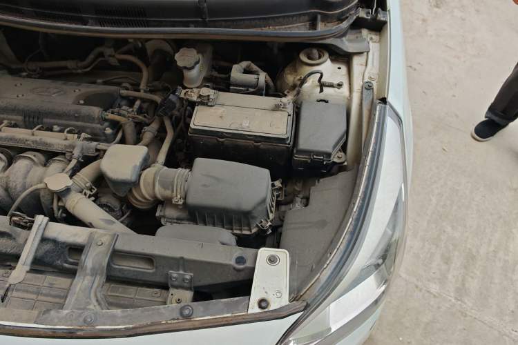 Used Hyundai Verna (older generation) 2014 1.4L Manual Smart GLS Trim Engine Bay Left