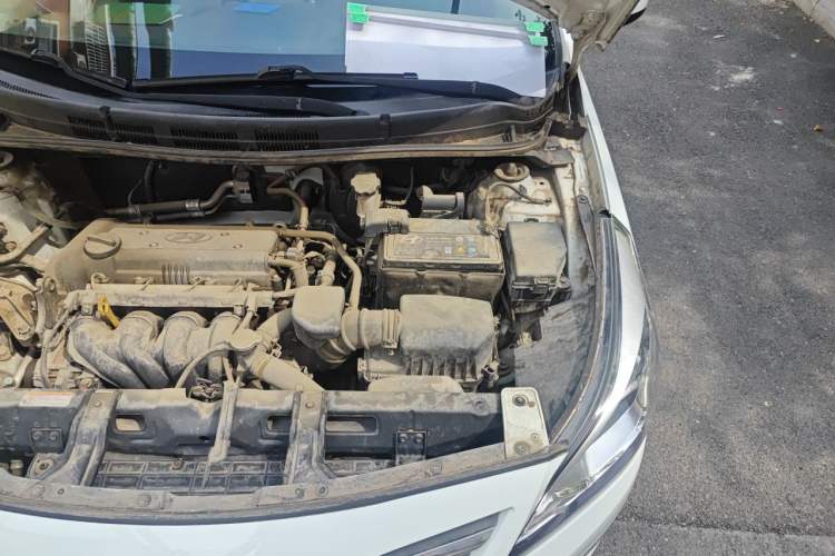 Used Hyundai Verna (older generation) 2014 1.4L Manual Smart GLS Trim Engine Bay Left