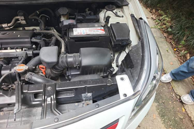 Used Hyundai Verna (older generation) 2014 1.4L Automatic Leading-Edge GLX Engine Bay Left