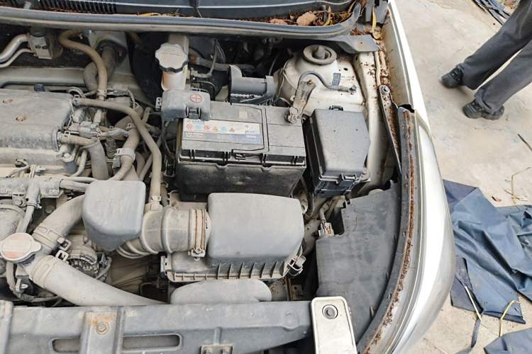 Used Hyundai Verna (older generation) 2014 1.4L Manual Smart GLS Trim Engine Bay Left