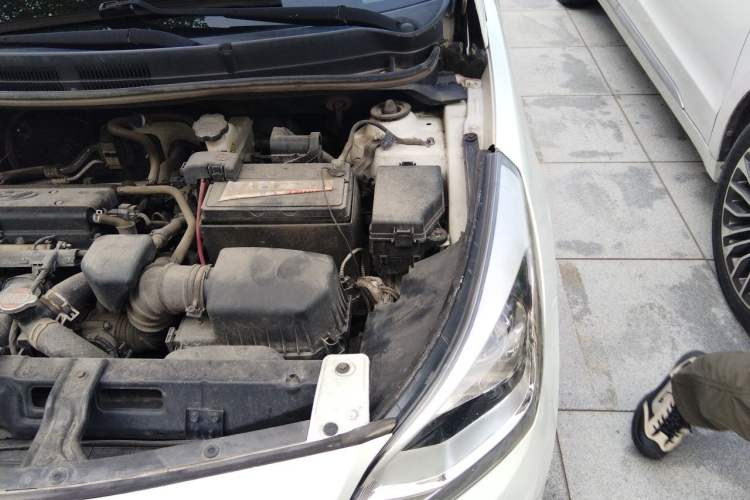 Used Hyundai Verna (older generation) 2014 1.4L Manual Smart GLS Trim Engine Bay Left