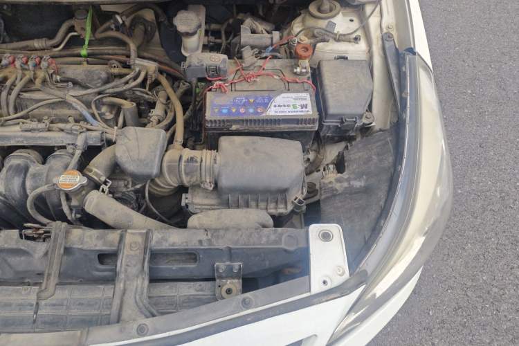 Used Hyundai Verna (older generation) 2014 1.4L Manual Smart GLS Trim Engine Bay Left