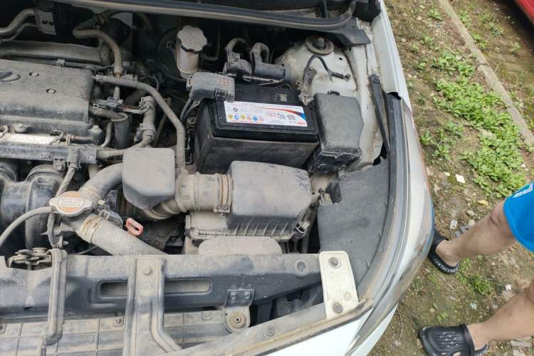 Used Hyundai Verna (older generation) 2014 1.4L Automatic Smart GLS Engine Bay Left