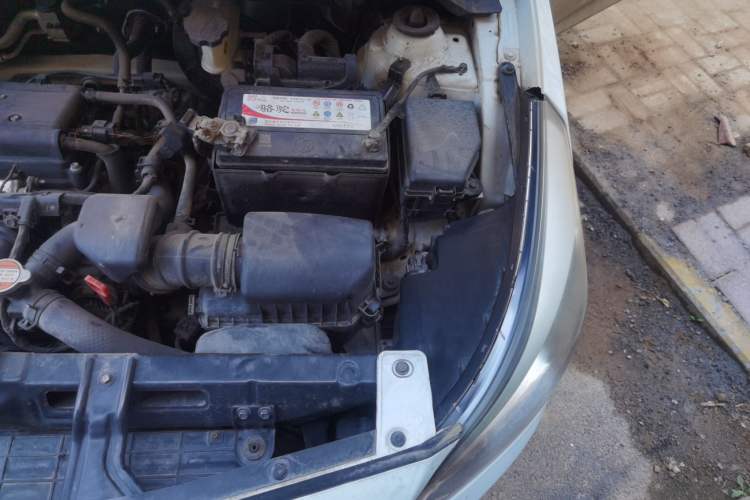 Used Hyundai Verna (older generation) 2014 1.4L Automatic Smart GLS Engine Bay Left
