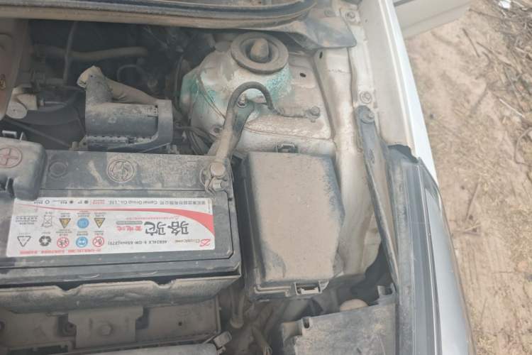 Used Hyundai Verna (older generation) 2014 1.4L Manual Smart GLS Trim Engine Bay Left