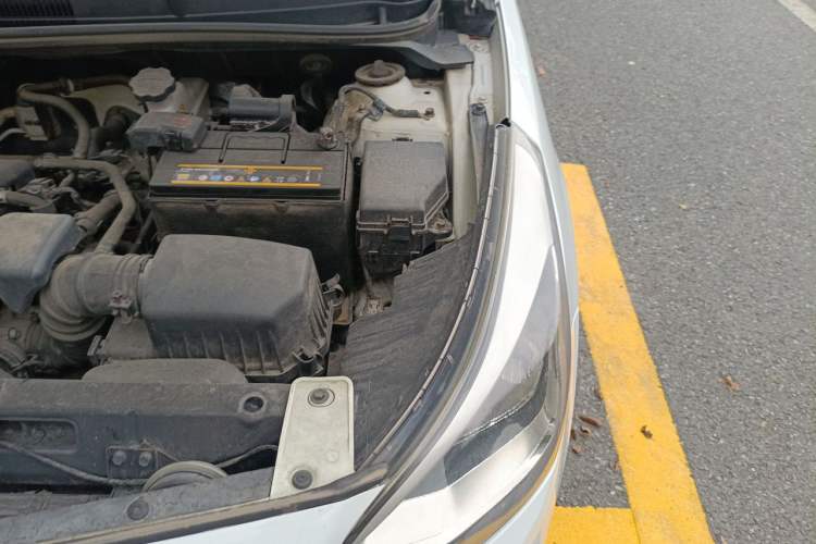Used Hyundai Verna (older generation) 2014 1.4L Manual Smart GLS Trim Engine Bay Left