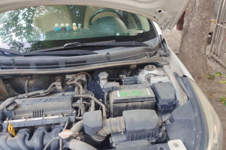 Used Hyundai Verna (older generation) 2014 1.4L Manual Smart GLS Trim Engine Bay Left
