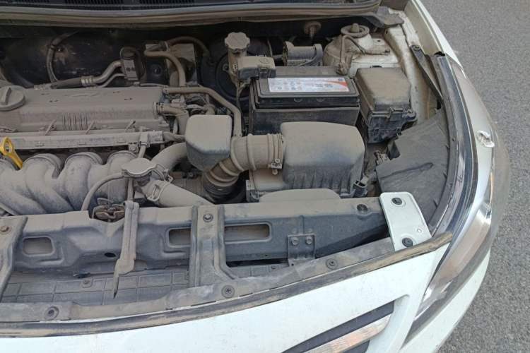 Used Hyundai Verna (older generation) 2014 1.4L Manual Smart GLS Trim Engine Bay Left