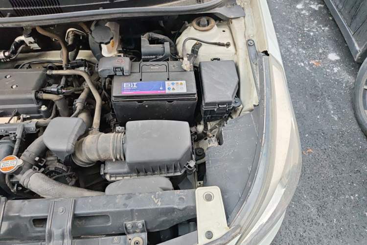 Used Hyundai Verna (older generation) 2014 1.4L Manual Smart GLS Trim Engine Bay Left