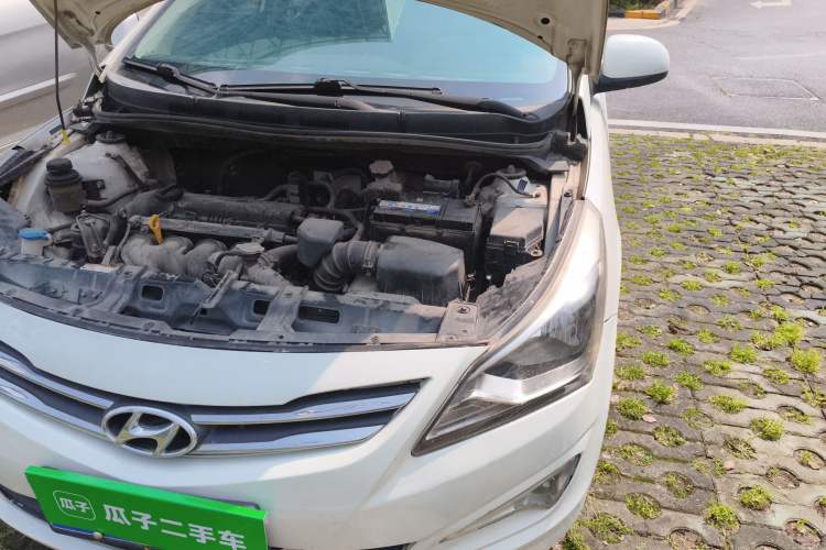 Used Hyundai Verna (older generation) 2014 1.4L Manual Smart GLS Trim Engine Bay Left