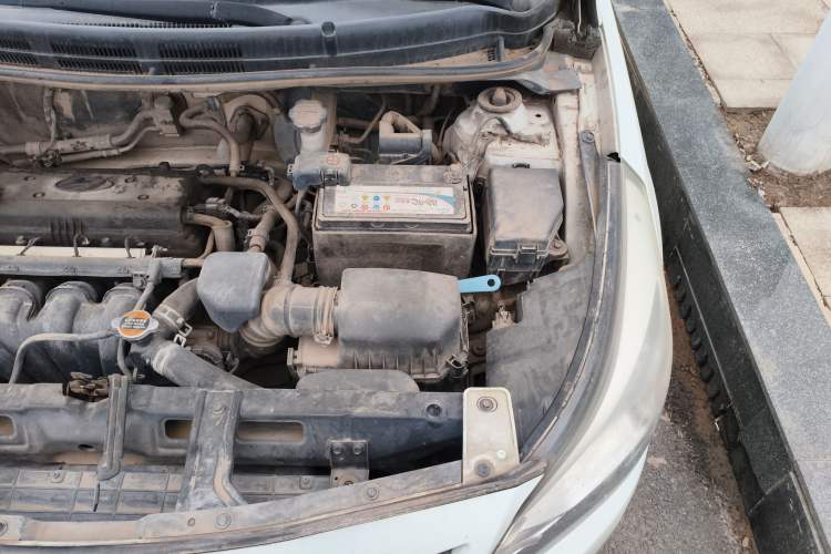 Used Hyundai Verna (older generation) 2014 1.4L Manual Smart GLS Trim Engine Bay Left