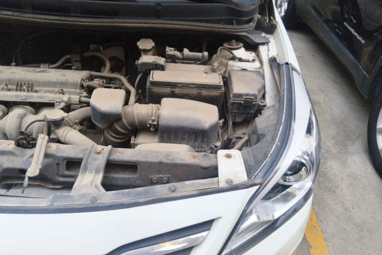 Used Hyundai Verna (older generation) 2014 1.4L Automatic Leading-Edge GLX Engine Bay Left