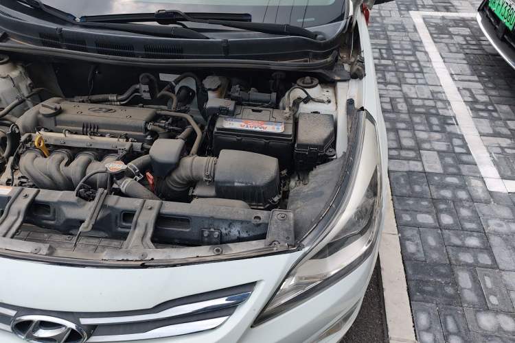 Used Hyundai Verna (older generation) 2014 1.4L Automatic Smart GLS Engine Bay Left