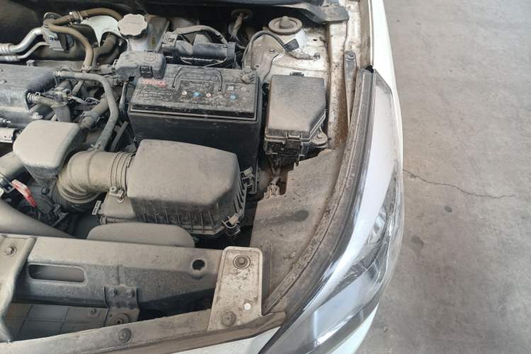 Used Hyundai Verna (older generation) 2014 1.4L Automatic Smart GLS Engine Bay Left