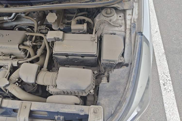Used Hyundai Verna (older generation) 2014 1.4L Manual Smart GLS Trim Engine Bay Left