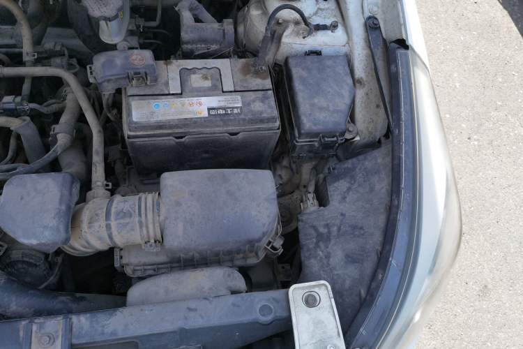 Used Hyundai Verna (older generation) 2014 1.4L Manual Smart GLS Trim Engine Bay Left