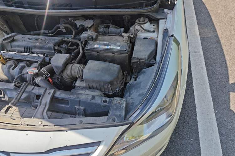 Used Hyundai Verna (older generation) 2014 1.4L Automatic Smart GLS Engine Bay Left