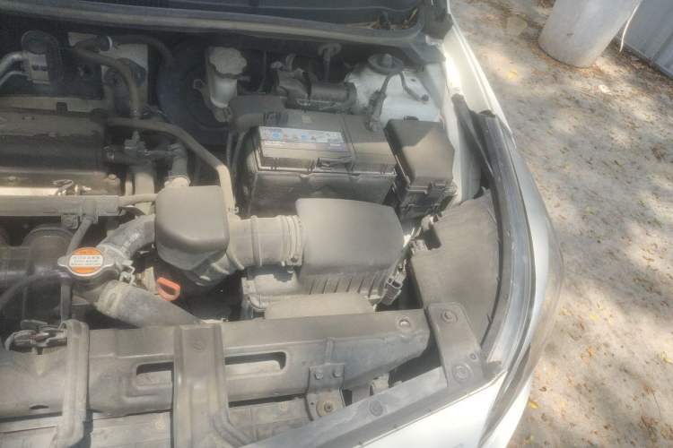 Used Hyundai Verna (older generation) 2014 1.4L Automatic Leading-Edge GLX Engine Bay Left