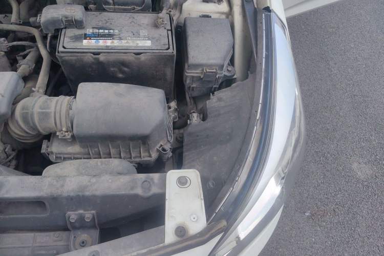 Used Hyundai Verna (older generation) 2014 1.4L Automatic Smart GLS Engine Bay Left