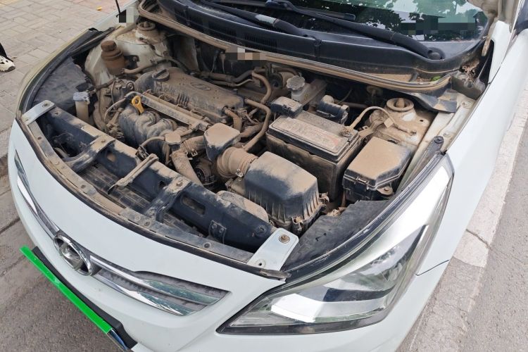 Used Hyundai Verna (older generation) 2014 1.4L Manual Smart GLS Trim Engine Bay Left