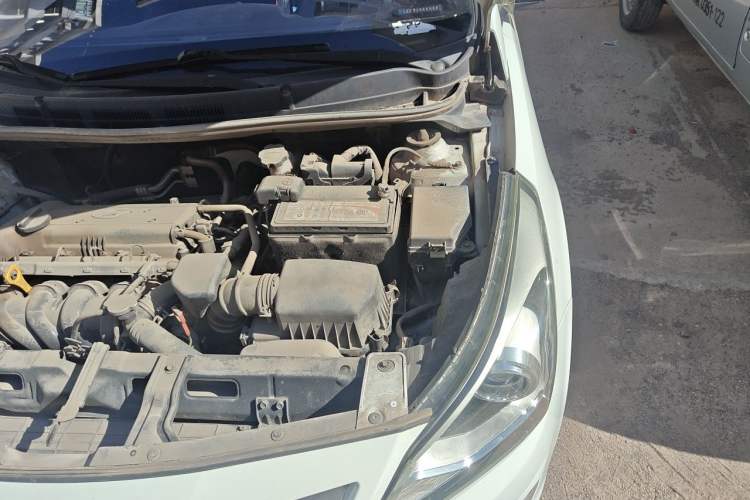 Used Hyundai Verna (older generation) 2014 1.4L Automatic Leading-Edge GLX Engine Bay Left