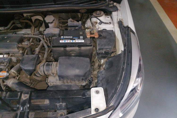 Used Hyundai Verna (older generation) 2014 1.4L Manual Smart GLS Trim Engine Bay Left