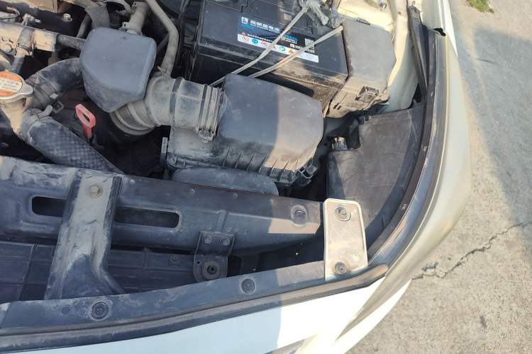 Used Hyundai Verna (older generation) 2014 1.4L Automatic Smart GLS Engine Bay Left