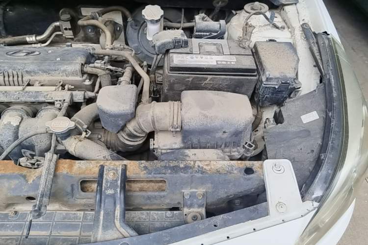 Used Hyundai Verna (older generation) 2014 1.4L Manual Smart GLS Trim Engine Bay Left