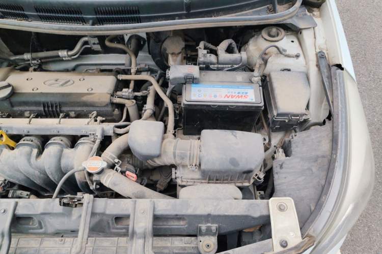 Used Hyundai Verna (older generation) 2014 1.4L Automatic Smart GLS Engine Bay Left