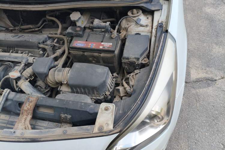Used Hyundai Verna (older generation) 2014 1.4L Manual Top-Tier Model TOP Engine Bay Left