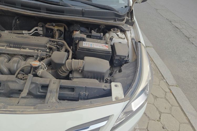 Used Hyundai Verna (older generation) 2014 1.4L Manual Smart GLS Trim Engine Bay Left