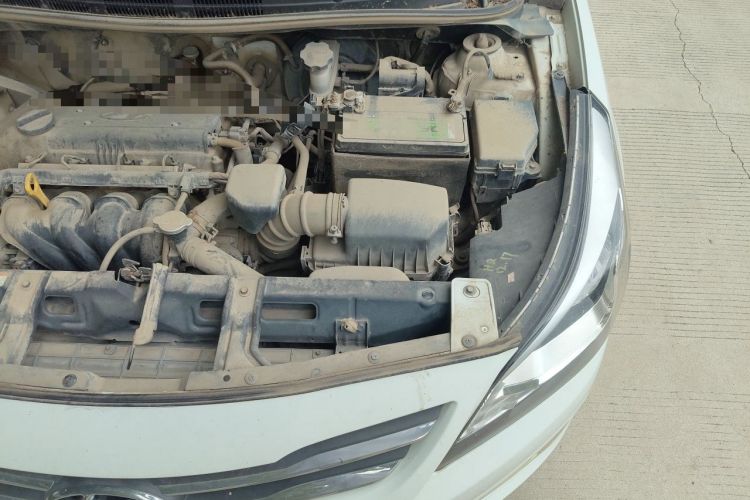 Used Hyundai Verna (older generation) 2014 1.4L Manual Smart GLS Trim Engine Bay Left