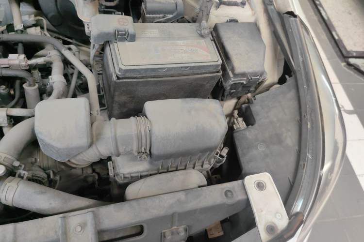 Used Hyundai Verna (older generation) 2014 1.4L Manual Smart GLS Trim Engine Bay Left
