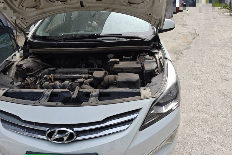 Used Hyundai Verna (older generation) 2014 1.4L Manual Smart GLS Trim Engine Bay Left