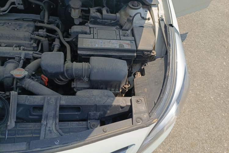 Used Hyundai Verna (older generation) 2014 1.4L Automatic Fashion GS Model Engine Bay Left