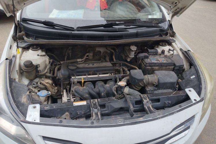 Used Hyundai Verna (older generation) 2014 1.4L Manual Smart GLS Trim Engine Bay