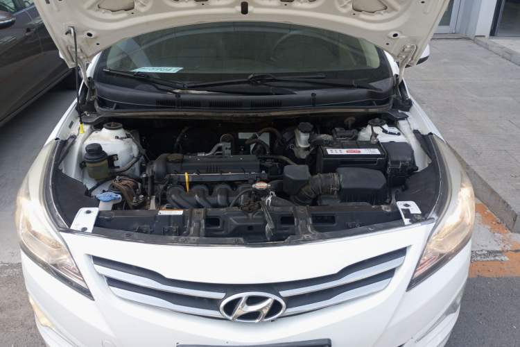 Used Hyundai Verna (older generation) 2014 1.4L Manual Smart GLS Trim Engine Bay