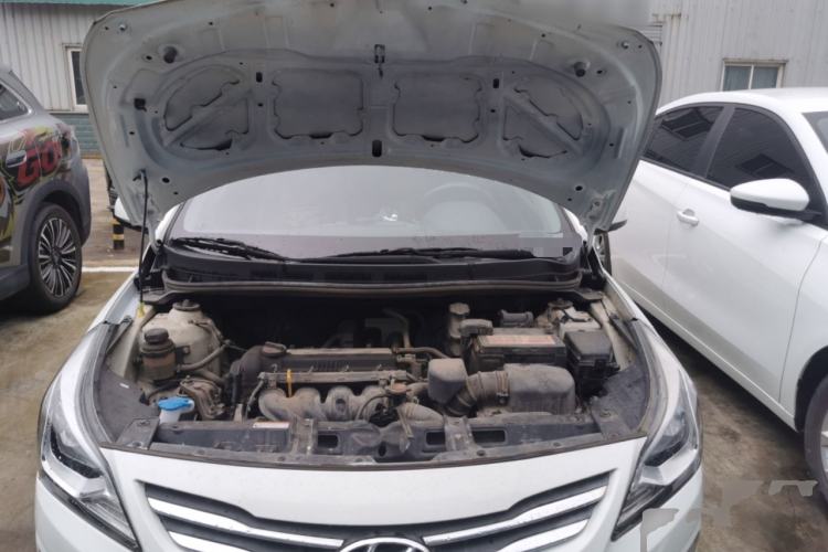 Used Hyundai Verna (older generation) 2014 1.4L Manual Smart GLS Trim Engine Bay