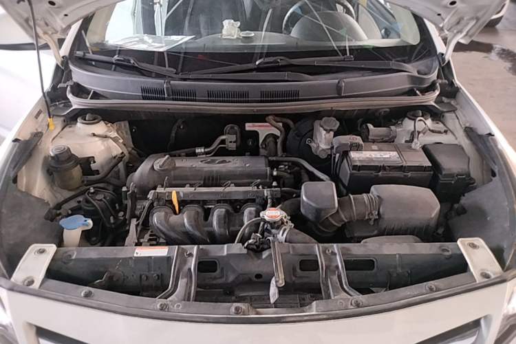Used Hyundai Verna (older generation) 2014 1.4L Manual Smart GLS Trim Engine Bay
