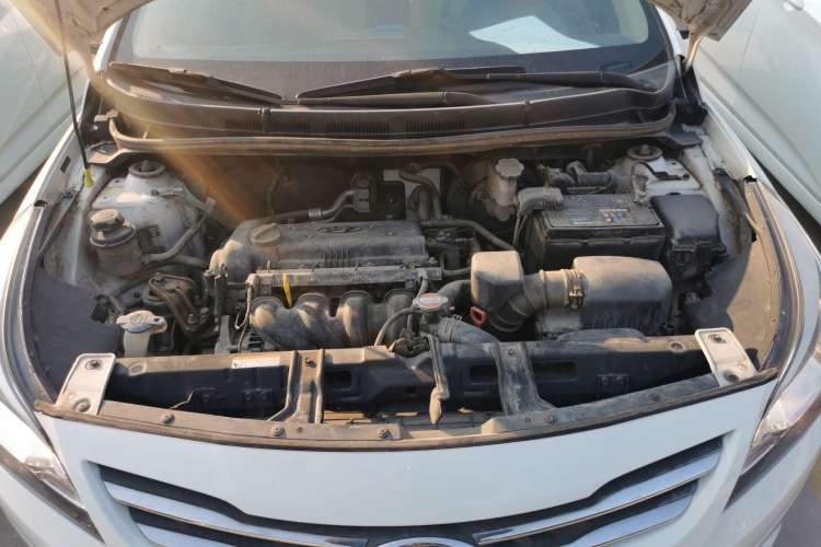 Used Hyundai Verna (older generation) 2014 1.4L Automatic Smart GLS Engine Bay