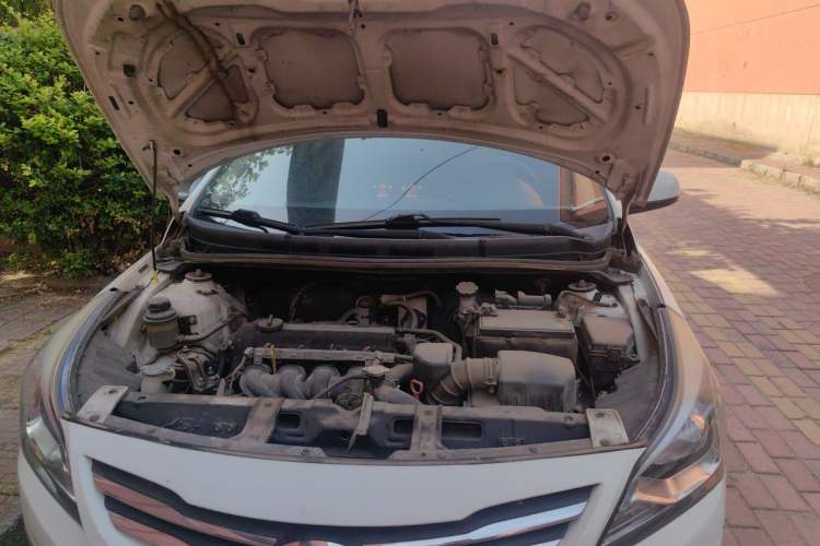 Used Hyundai Verna (older generation) 2014 1.4L Automatic Smart GLS Engine Bay