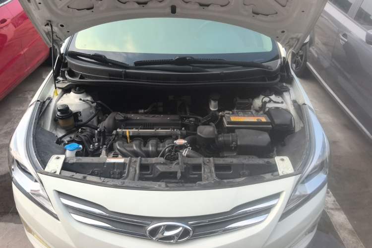 Used Hyundai Verna (older generation) 2014 1.4L Manual Smart GLS Trim Engine Bay