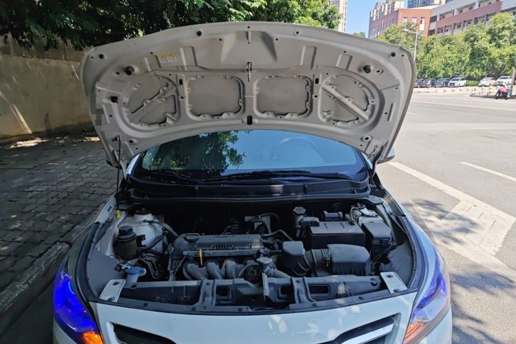 Used Hyundai Verna (older generation) 2014 1.4L Manual Smart GLS Trim Engine Bay