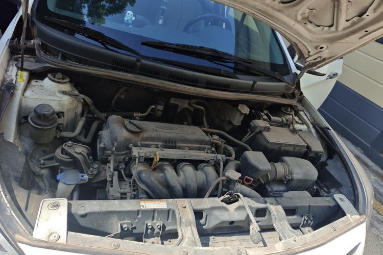 Used Hyundai Verna (older generation) 2014 1.4L Automatic Leading-Edge GLX Engine Bay