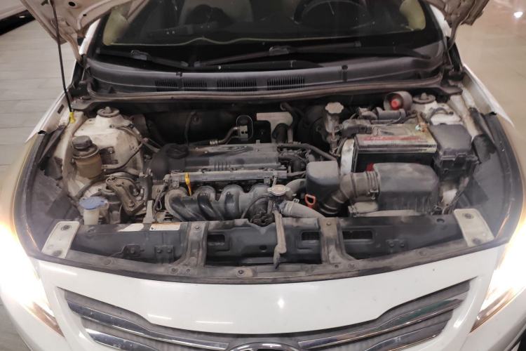 Used Hyundai Verna (older generation) 2014 1.4L Automatic Leading-Edge GLX Engine Bay