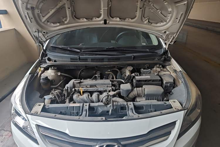 Used Hyundai Verna (older generation) 2014 1.4L Manual Smart GLS Trim Engine Bay