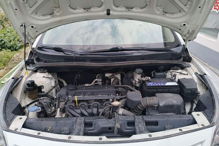 Used Hyundai Verna (older generation) 2014 1.4L Manual Top-Tier Model TOP Engine Bay