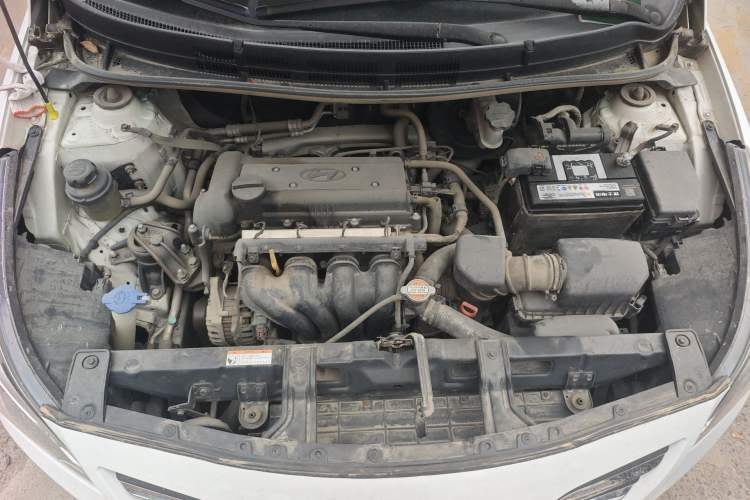 Used Hyundai Verna (older generation) 2014 1.4L Automatic Smart GLS Engine Bay
