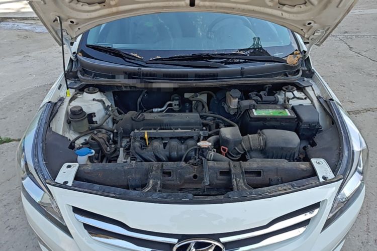 Used Hyundai Verna (older generation) 2014 1.4L Automatic Smart GLS Engine Bay