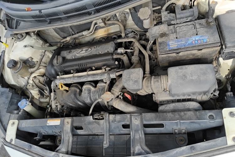 Used Hyundai Verna (older generation) 2014 1.4L Automatic Leading-Edge GLX Engine Bay